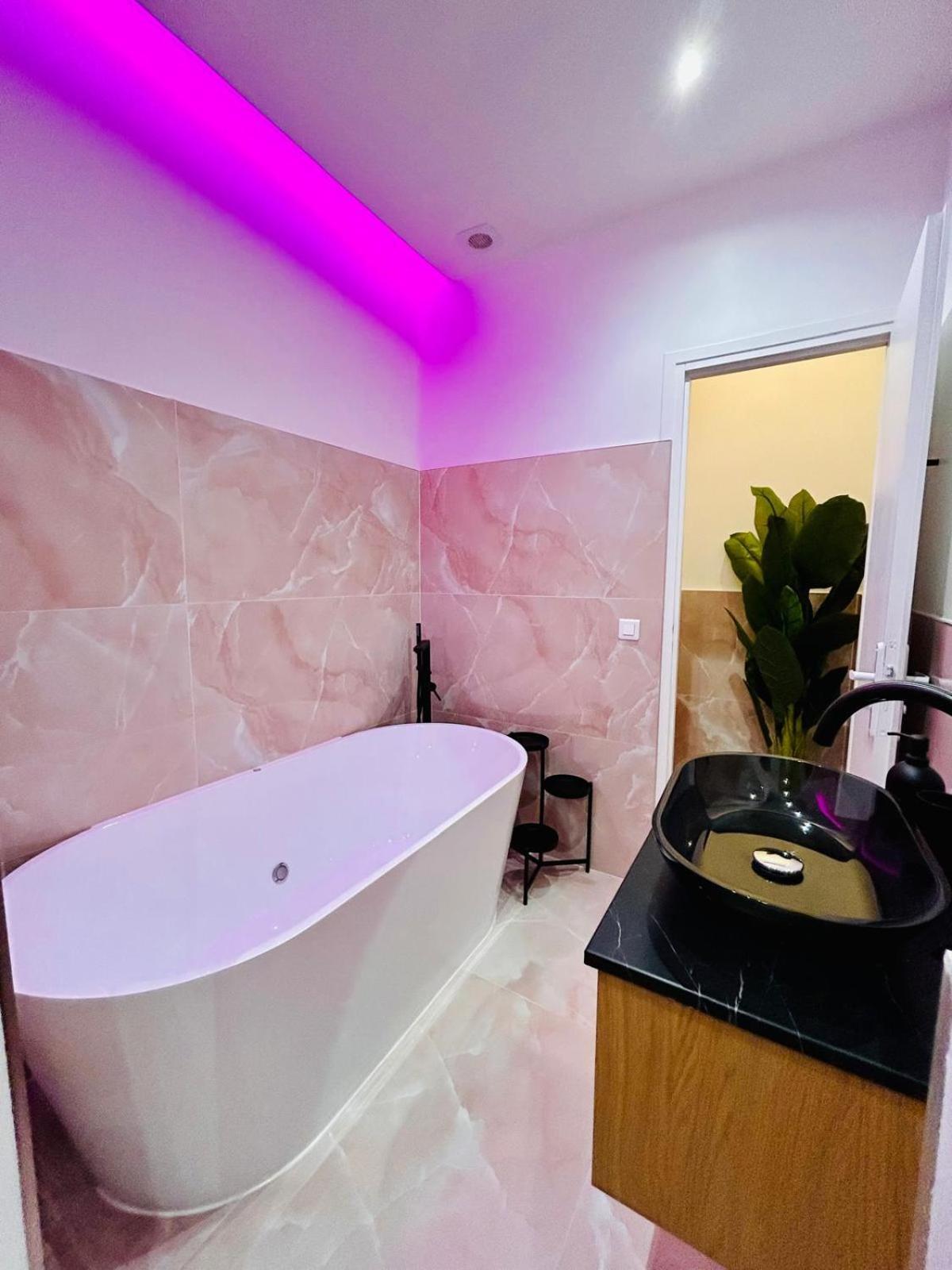 Intimate Escape - Seaside - Spa Bath - Wifi - Ac 尼斯 外观 照片