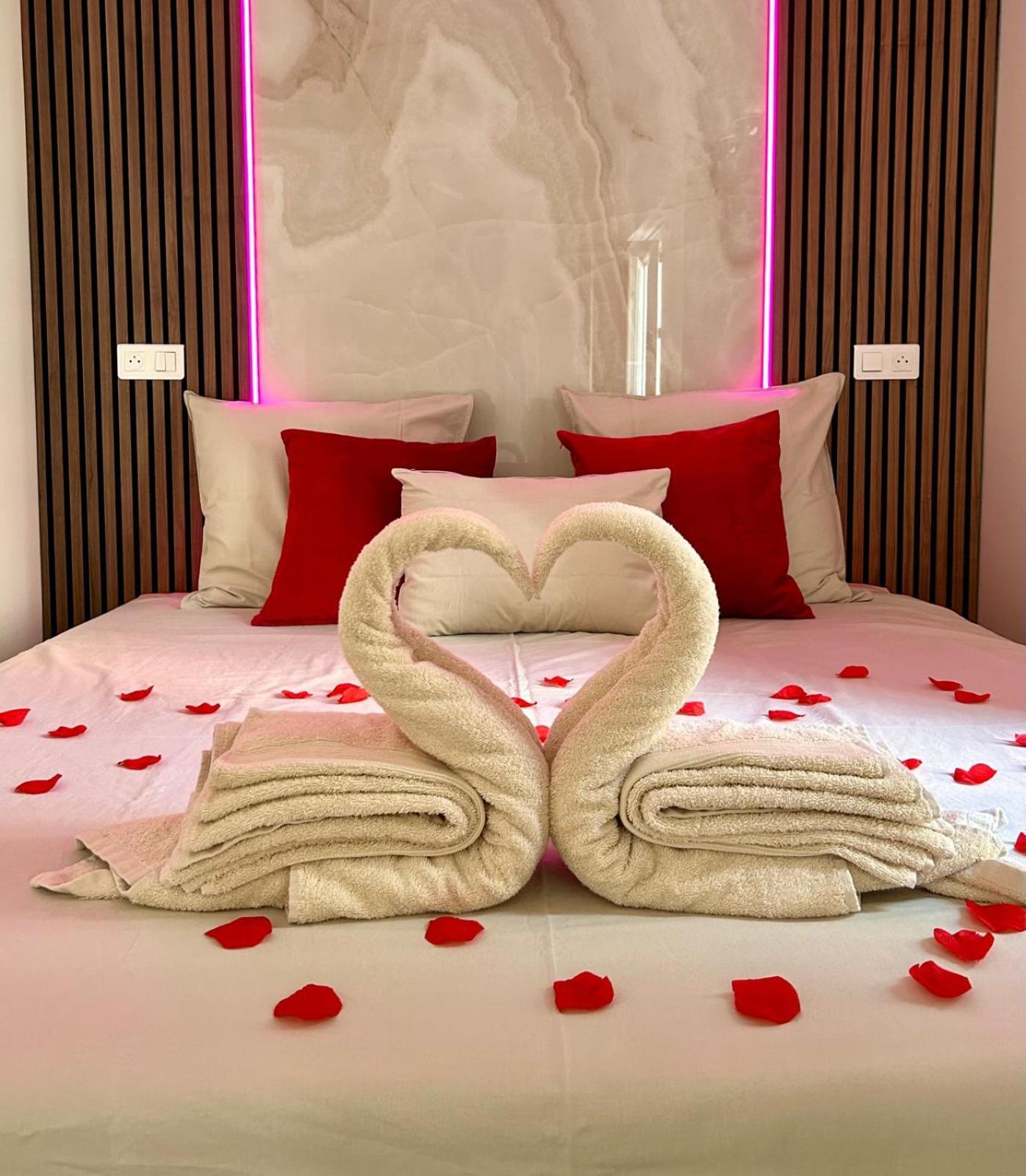 Intimate Escape - Seaside - Spa Bath - Wifi - Ac 尼斯 外观 照片